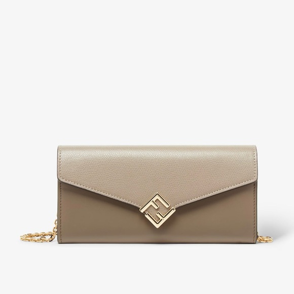 Fendi Wallet On Chain - Picture 1 of 4